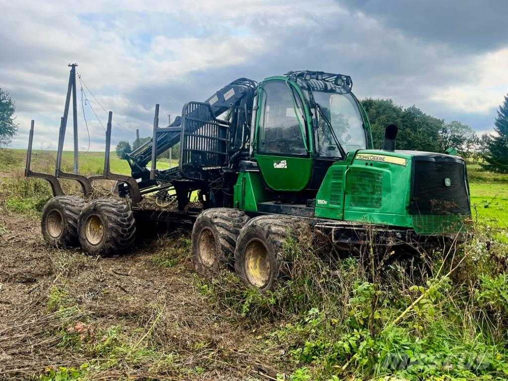 John Deere 1110 E Tomruk yükleyici traktörler