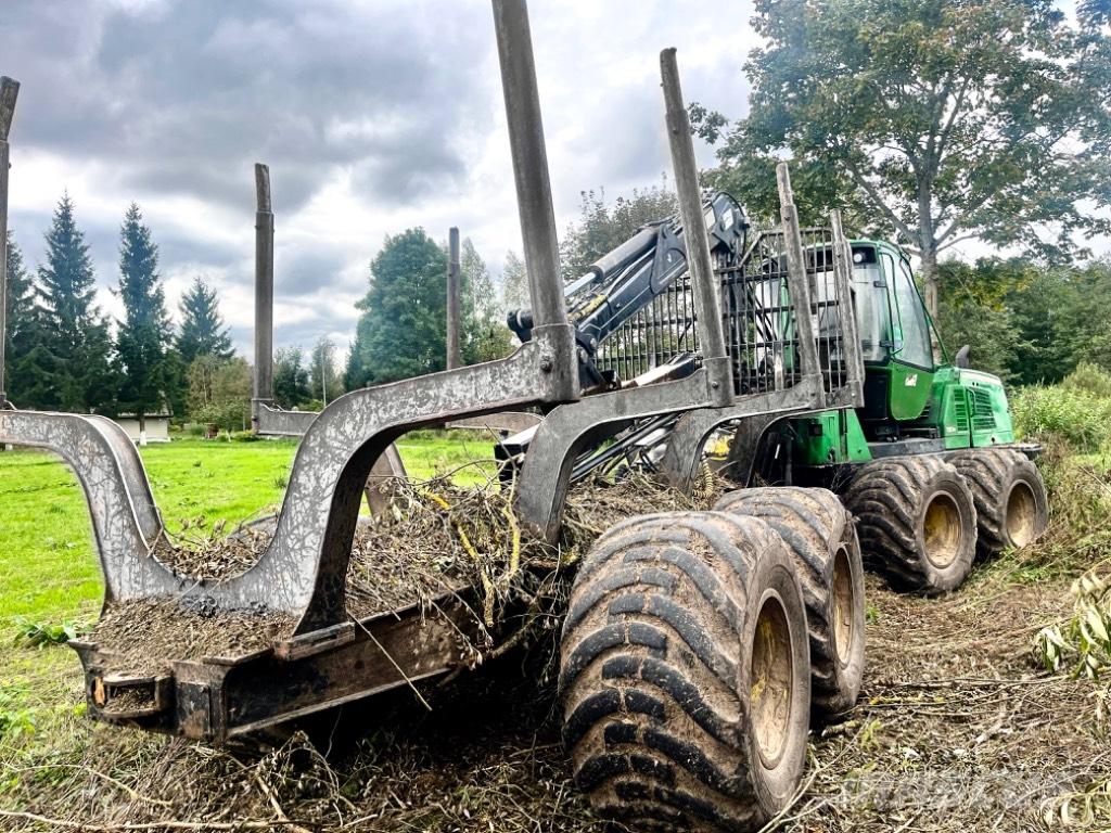 John Deere 1110 E Tomruk yükleyici traktörler