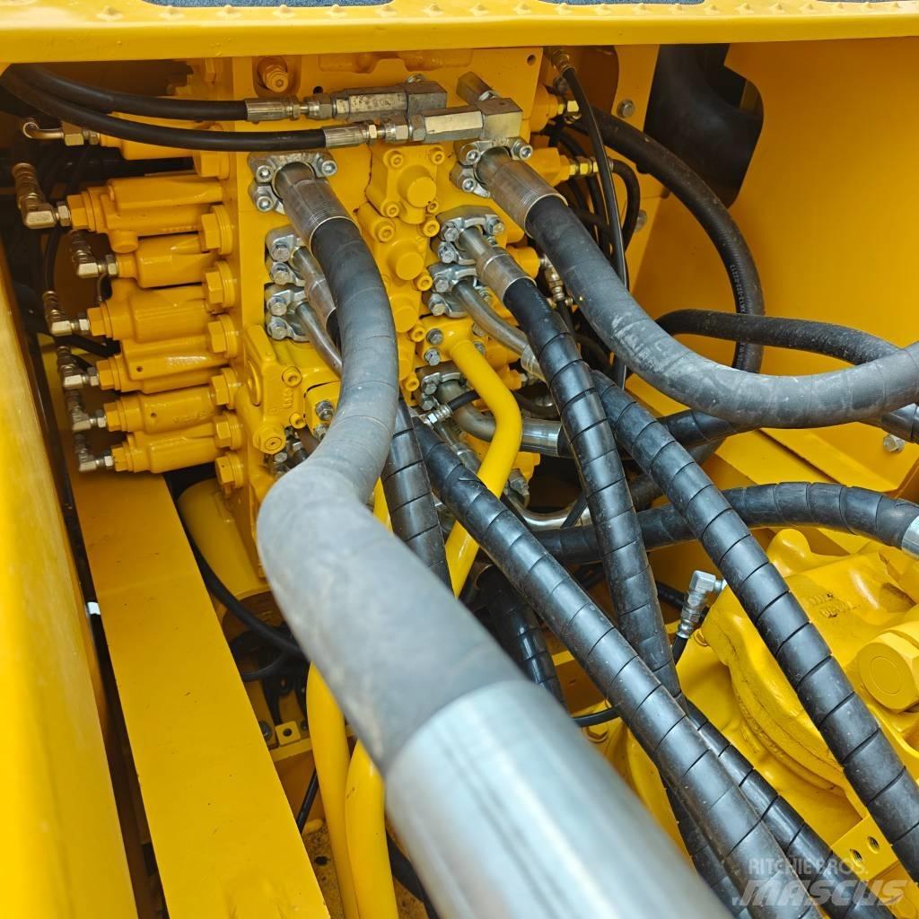 Komatsu 220-8MO Paletli ekskavatörler