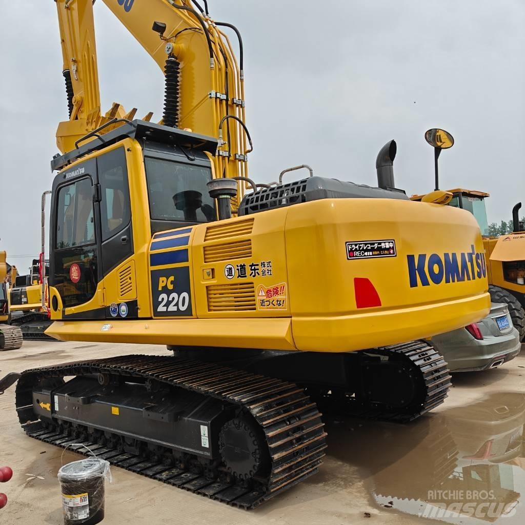 Komatsu 220-8MO Paletli ekskavatörler