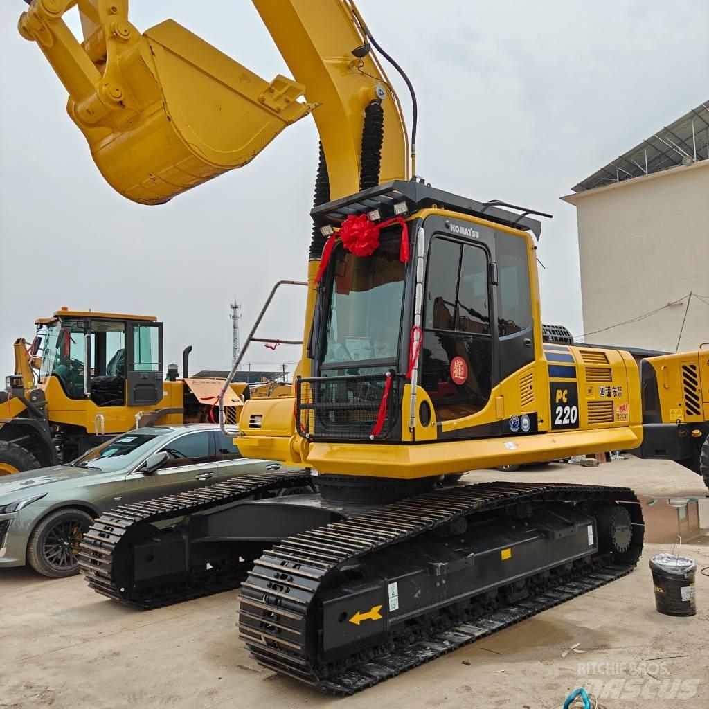 Komatsu 220-8MO Paletli ekskavatörler
