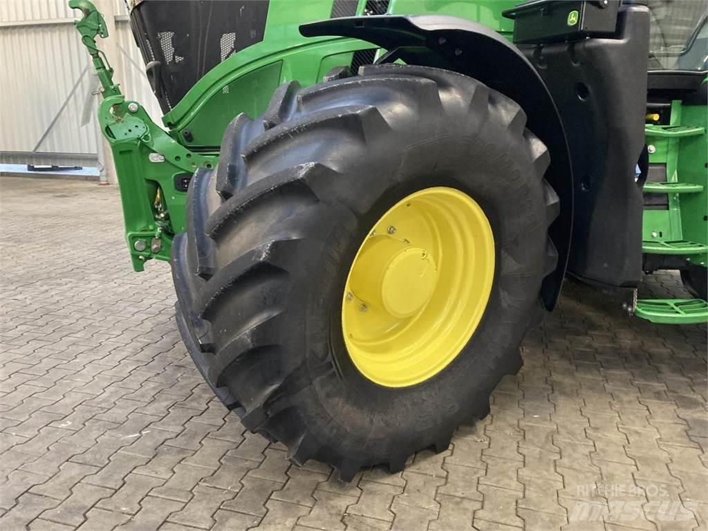 John Deere 6R 215 Traktörler