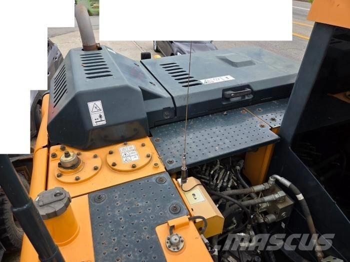 Hyundai HW 145 Lastik tekerli ekskavatörler