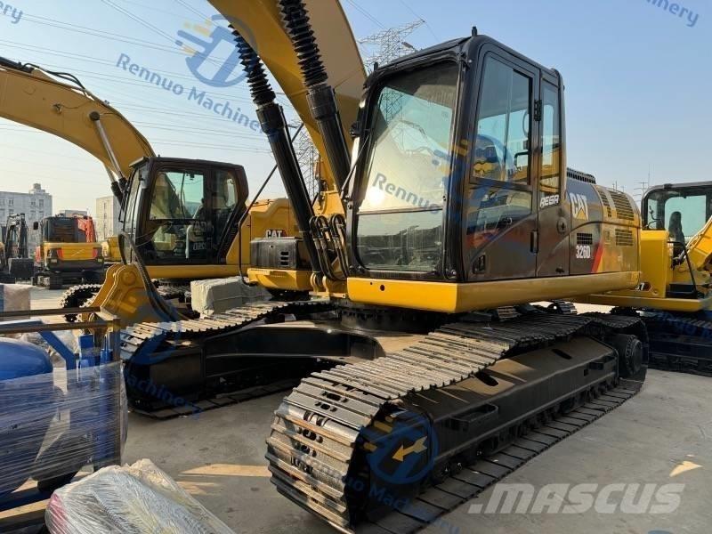 CAT 326D2 Paletli ekskavatörler