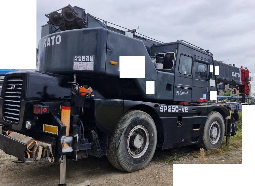 Kato KR 25 H V-2 Arazi Tipi Vinçler (RT)