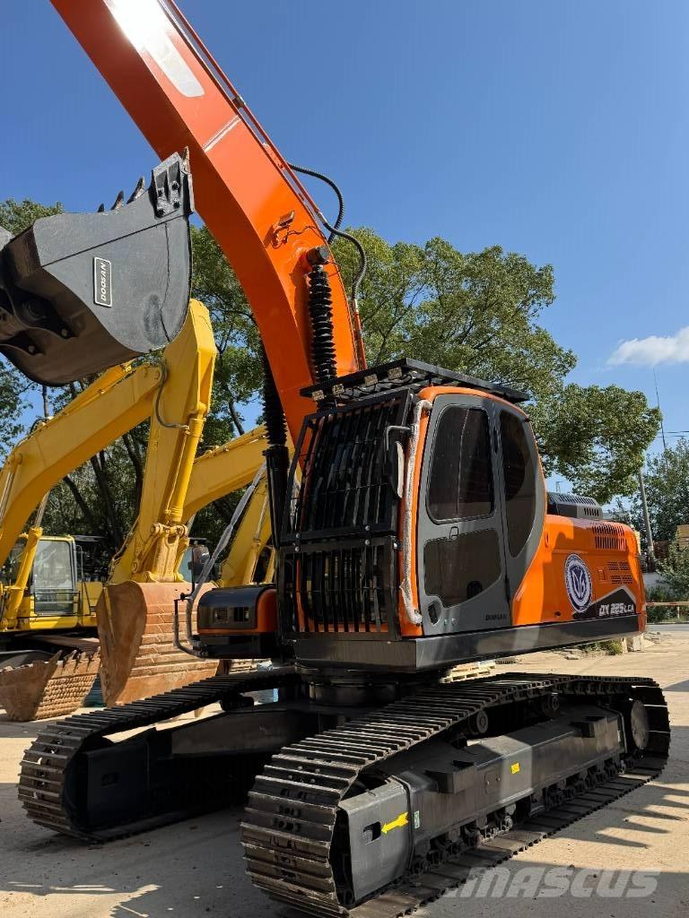 Doosan DX 225 LCA Paletli ekskavatörler