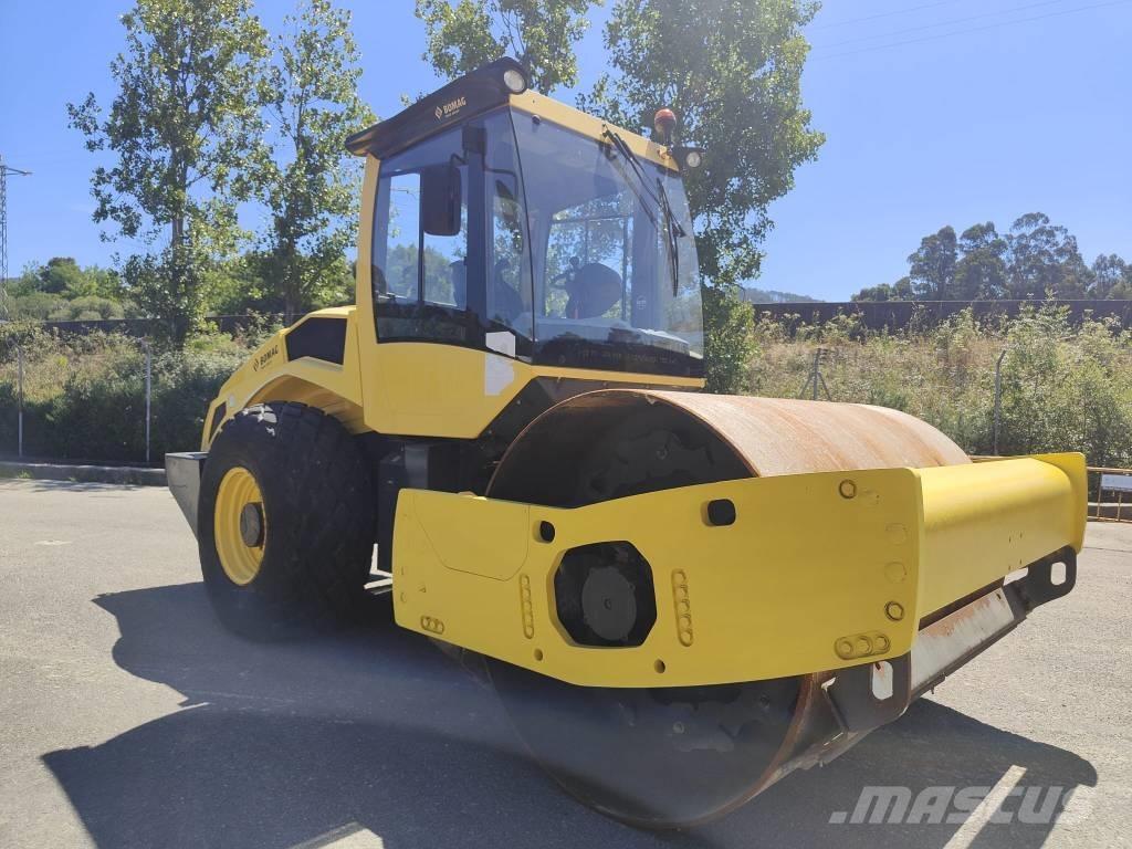 Bomag BW 211 D-50 Pnömatik lastikli silindirler