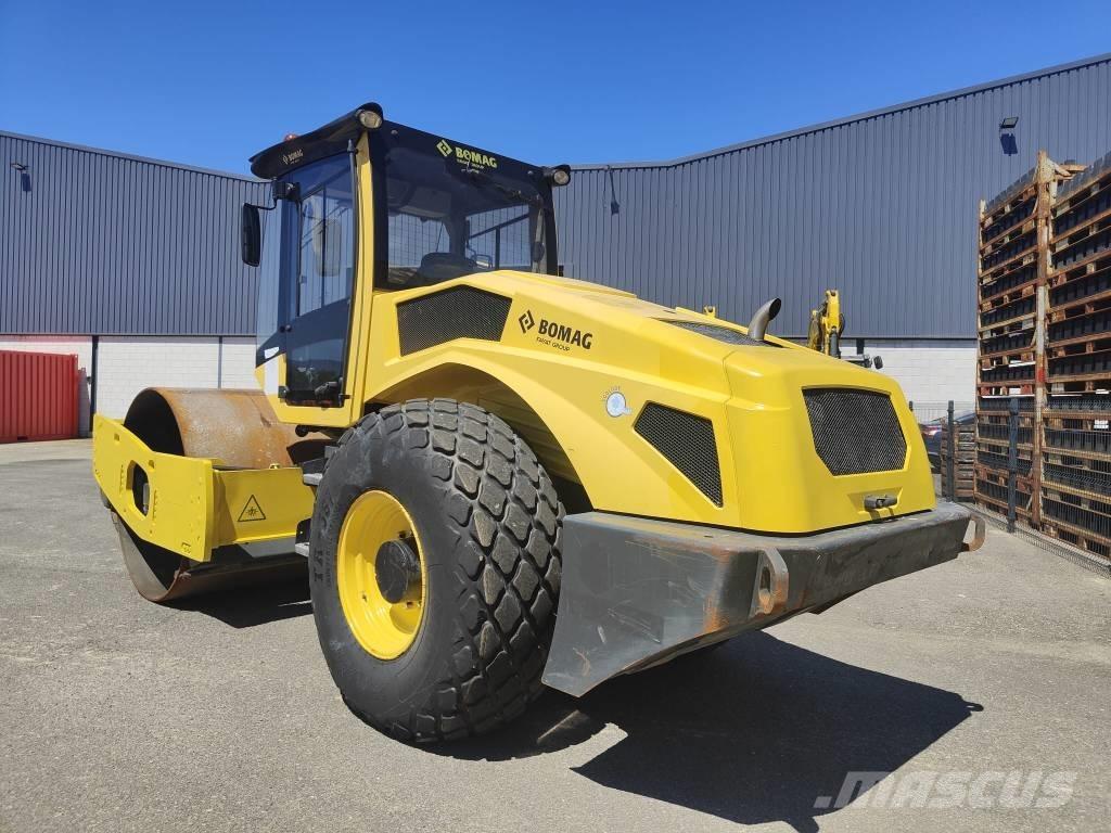 Bomag BW 211 D-50 Pnömatik lastikli silindirler