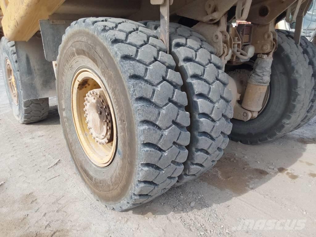 CAT 771 D Yol disi kaya kamyonu