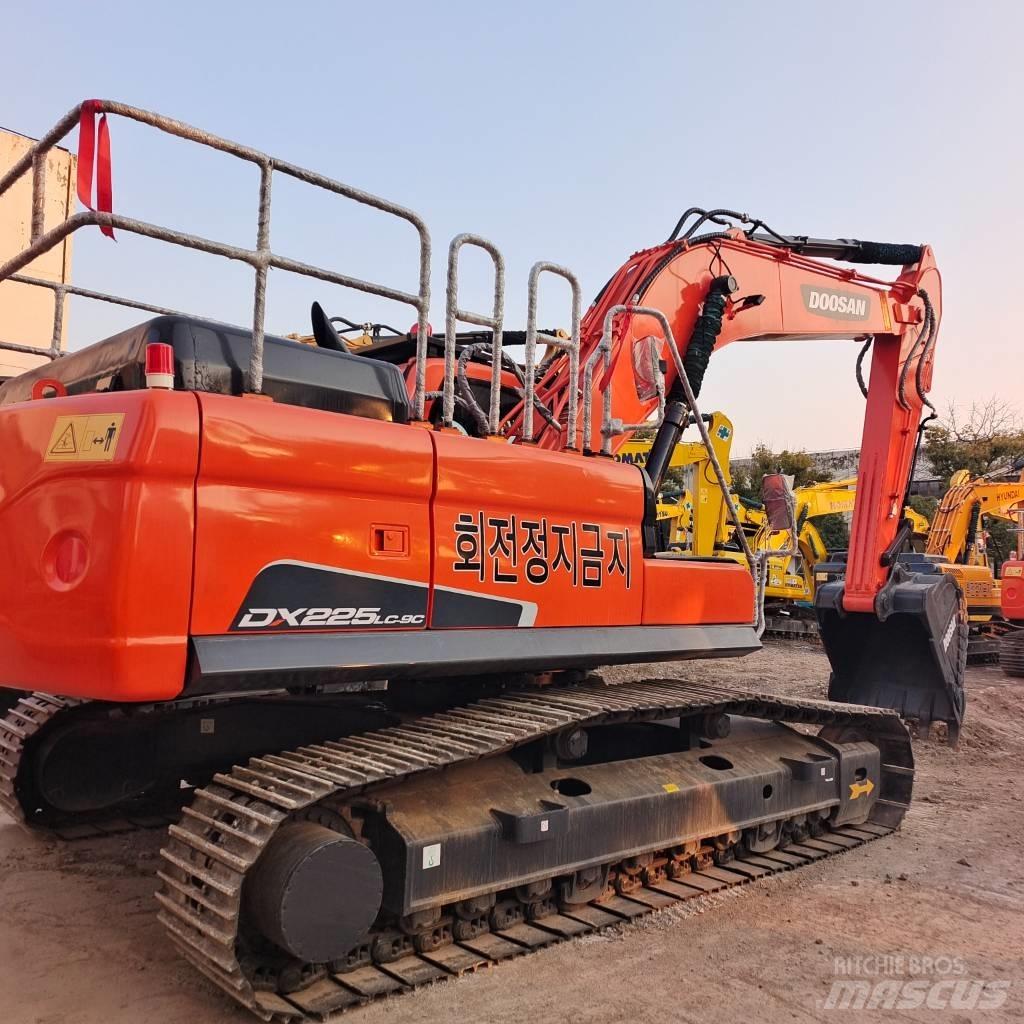 Doosan 225 LC Paletli ekskavatörler