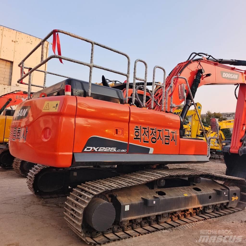 Doosan 225 LC Paletli ekskavatörler