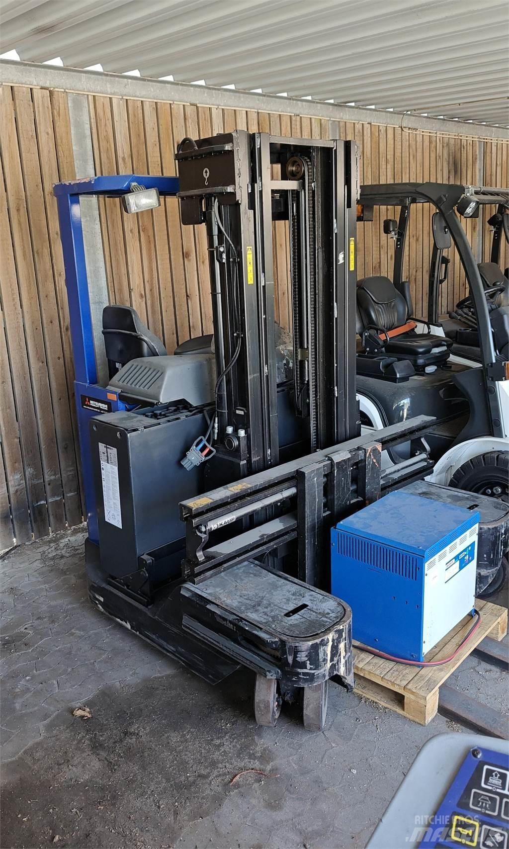 Rocla TEM25 4 yönlü reach truck