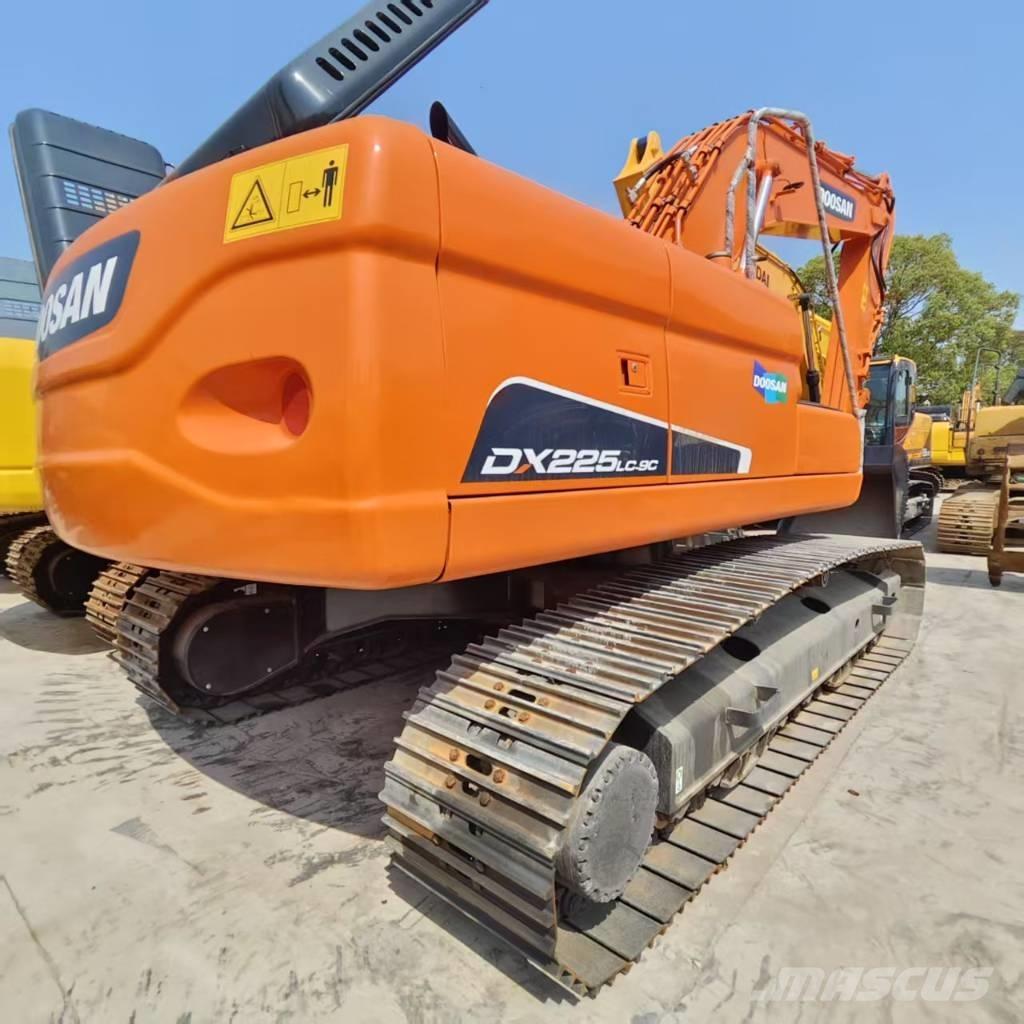 Doosan DX 225 LC Paletli ekskavatörler