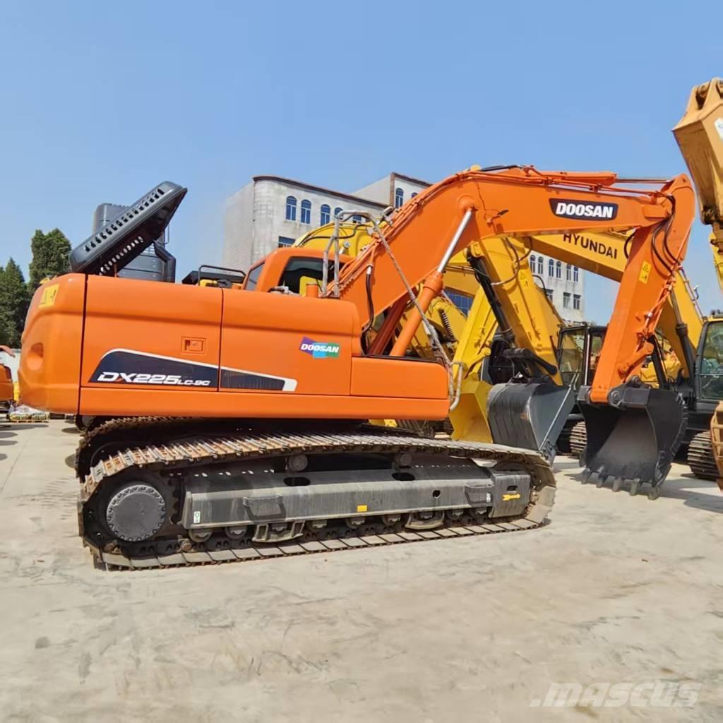 Doosan DX 225 LC Paletli ekskavatörler