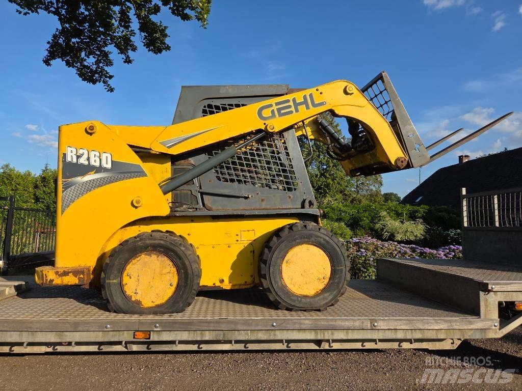 Gehl R 260 DEFECT!! Skid steer loderler