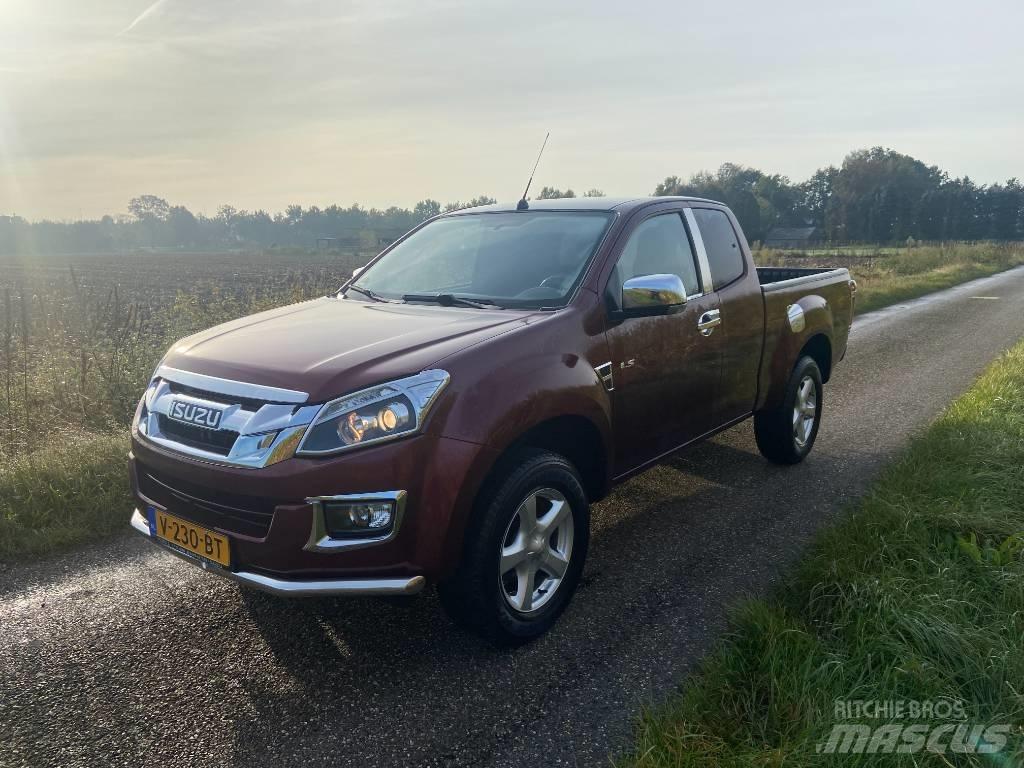 Isuzu D-MAX Pikaplar