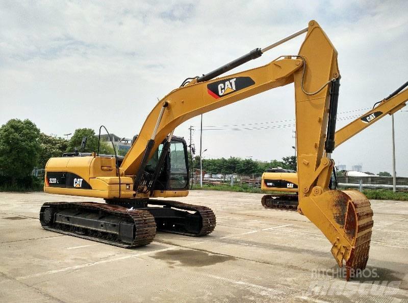 CAT 323 Paletli ekskavatörler