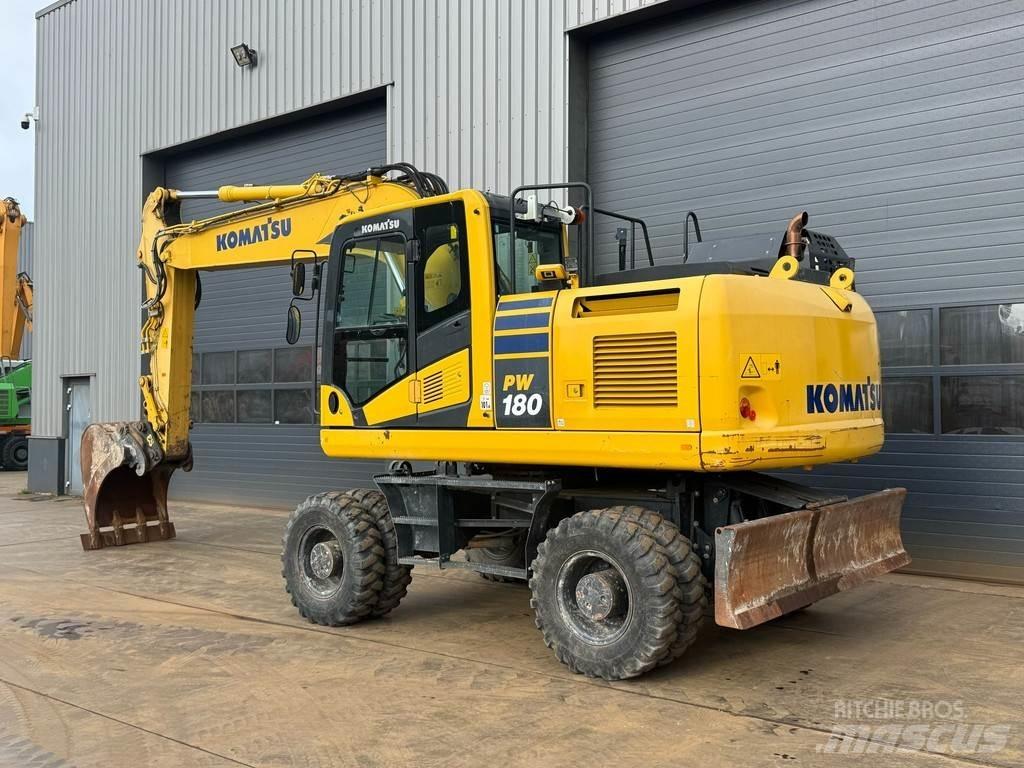 Komatsu PW180-11 Lastik tekerli ekskavatörler