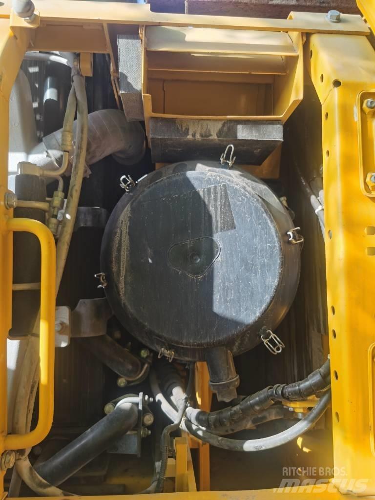 Komatsu PC 460-8 Paletli ekskavatörler