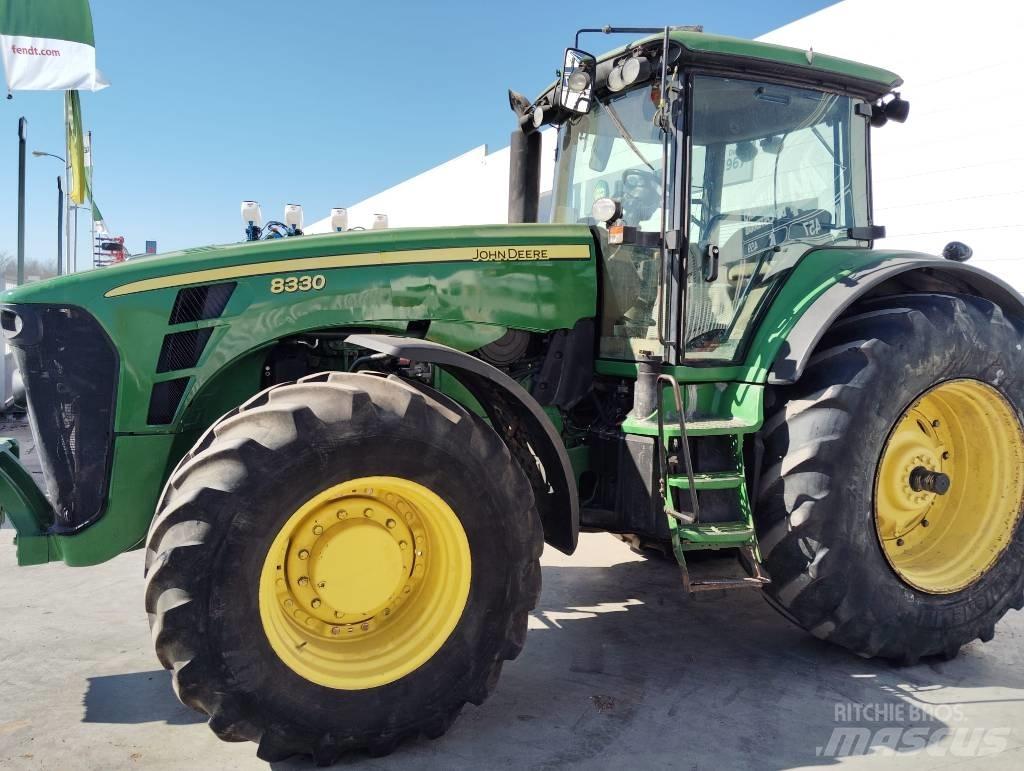 John Deere 8330 Traktörler