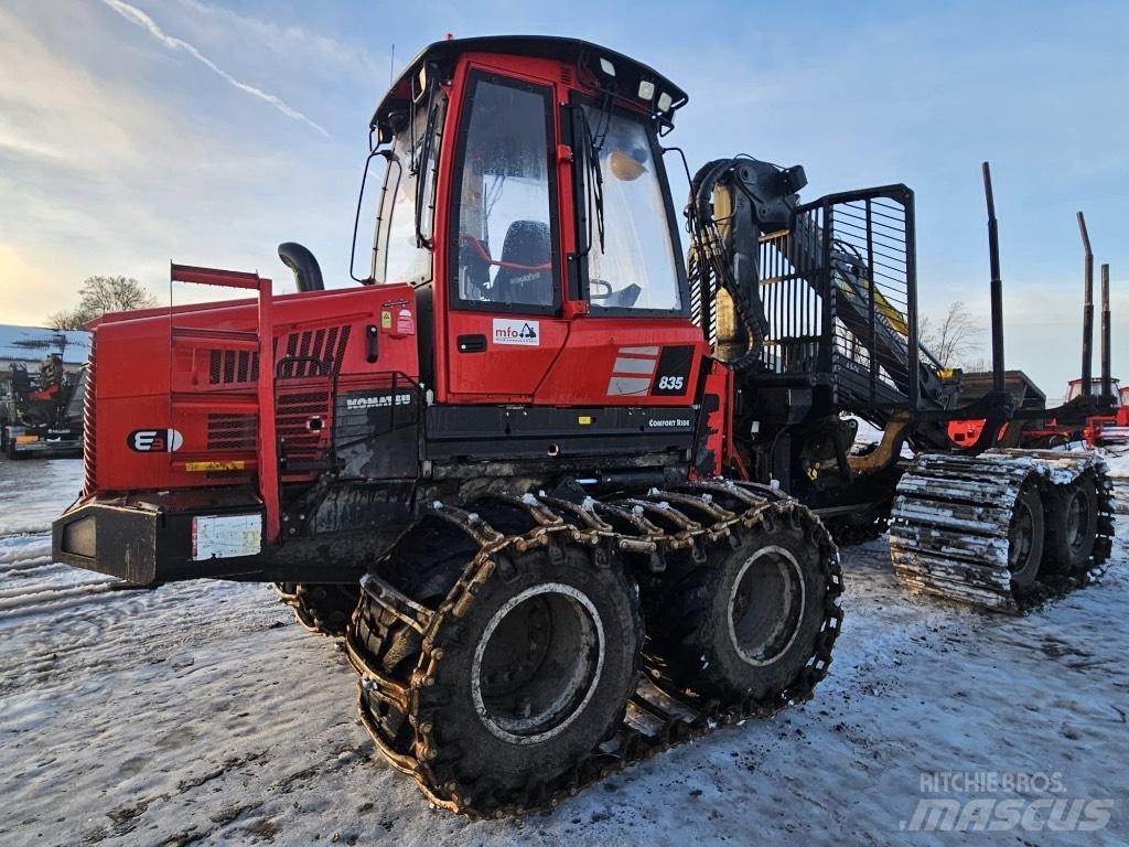 Komatsu 835 Tomruk yükleyici traktörler