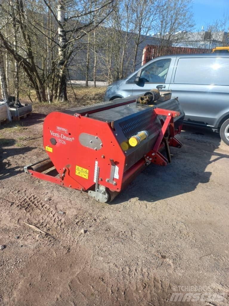 Redexim 7526 Havalandırma makineleri ve tırmıklar