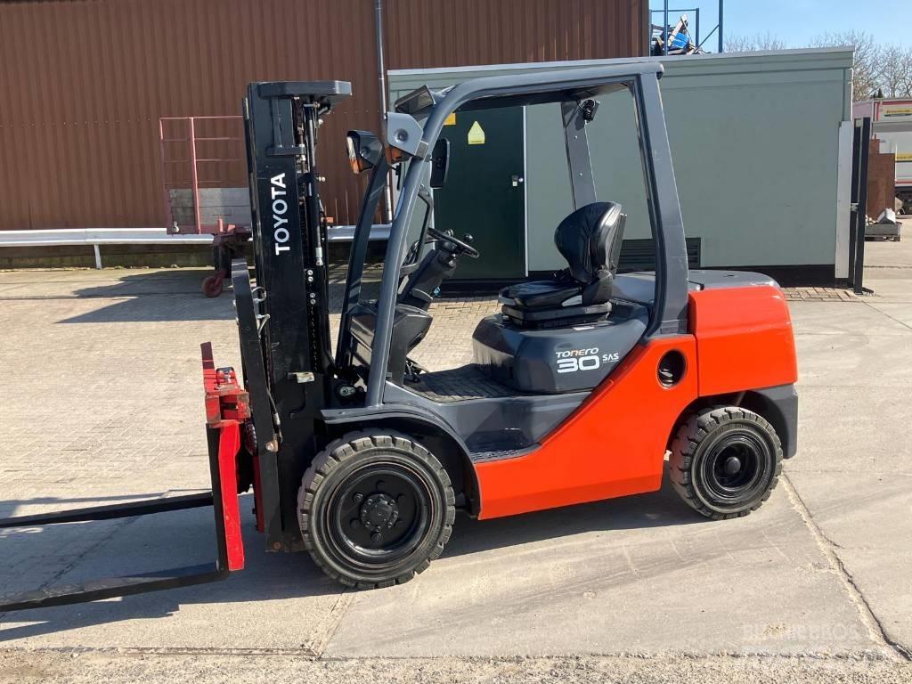 Toyota 52-8 FDF 30 Dizel forkliftler