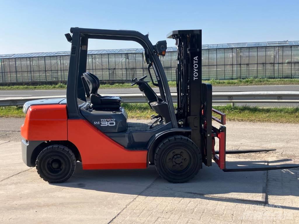 Toyota 52-8 FDF 30 Dizel forkliftler