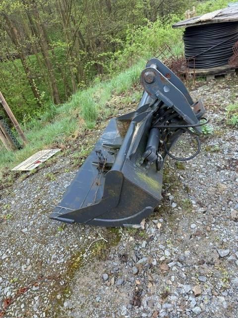 Atlas Mobilbagger Lastik tekerli ekskavatörler