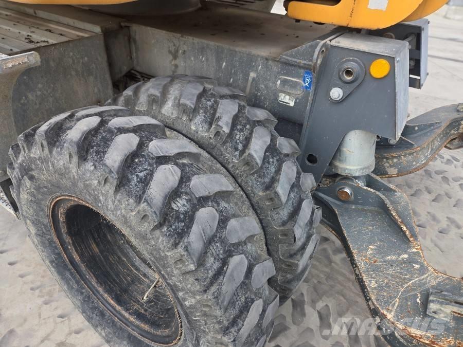 Liebherr 912 COMPACT Lastik tekerli ekskavatörler