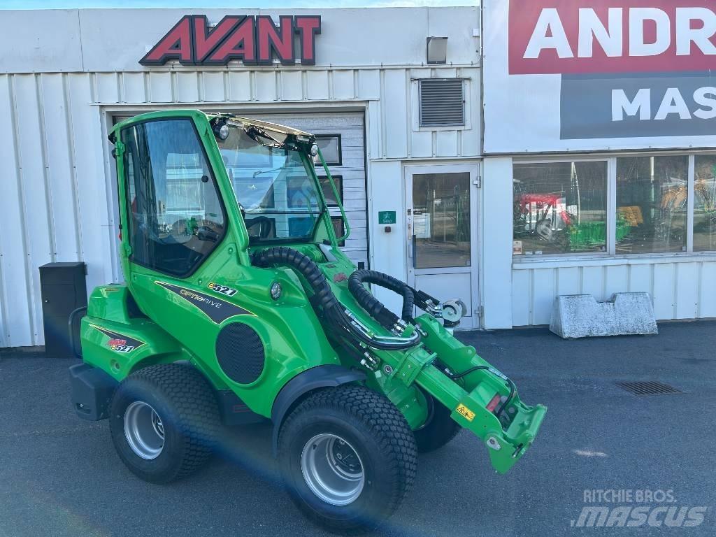 Avant E 527 Med  hytt Skid steer loderler