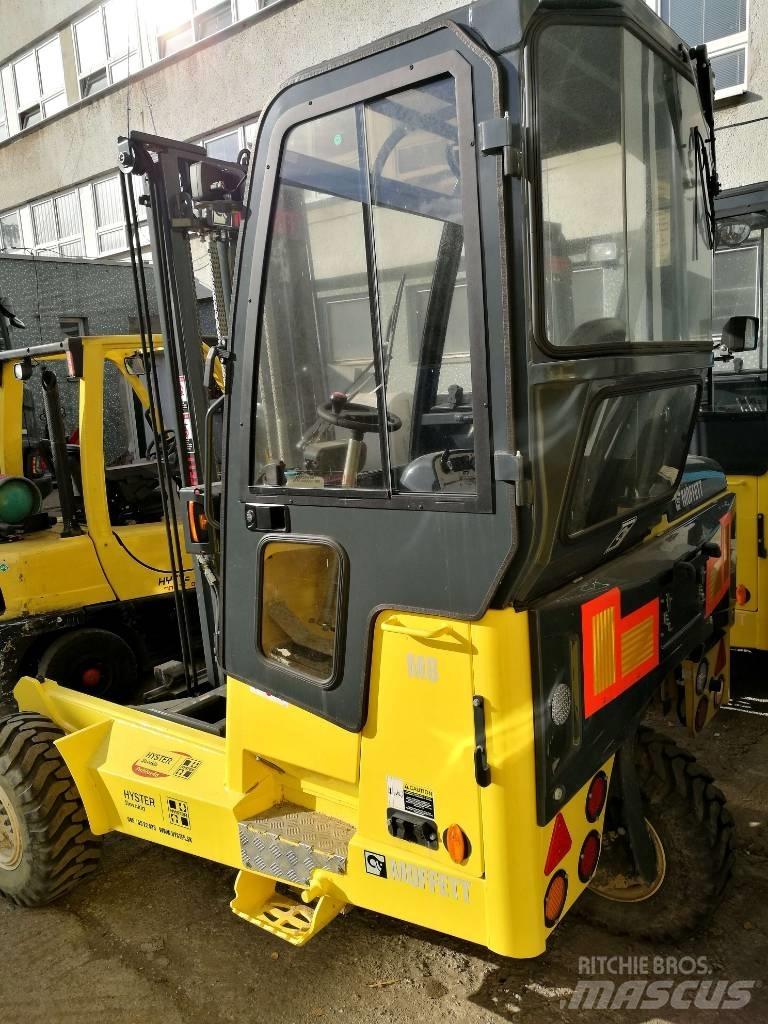 Moffett M8 35.3 Arazi tipi forklift