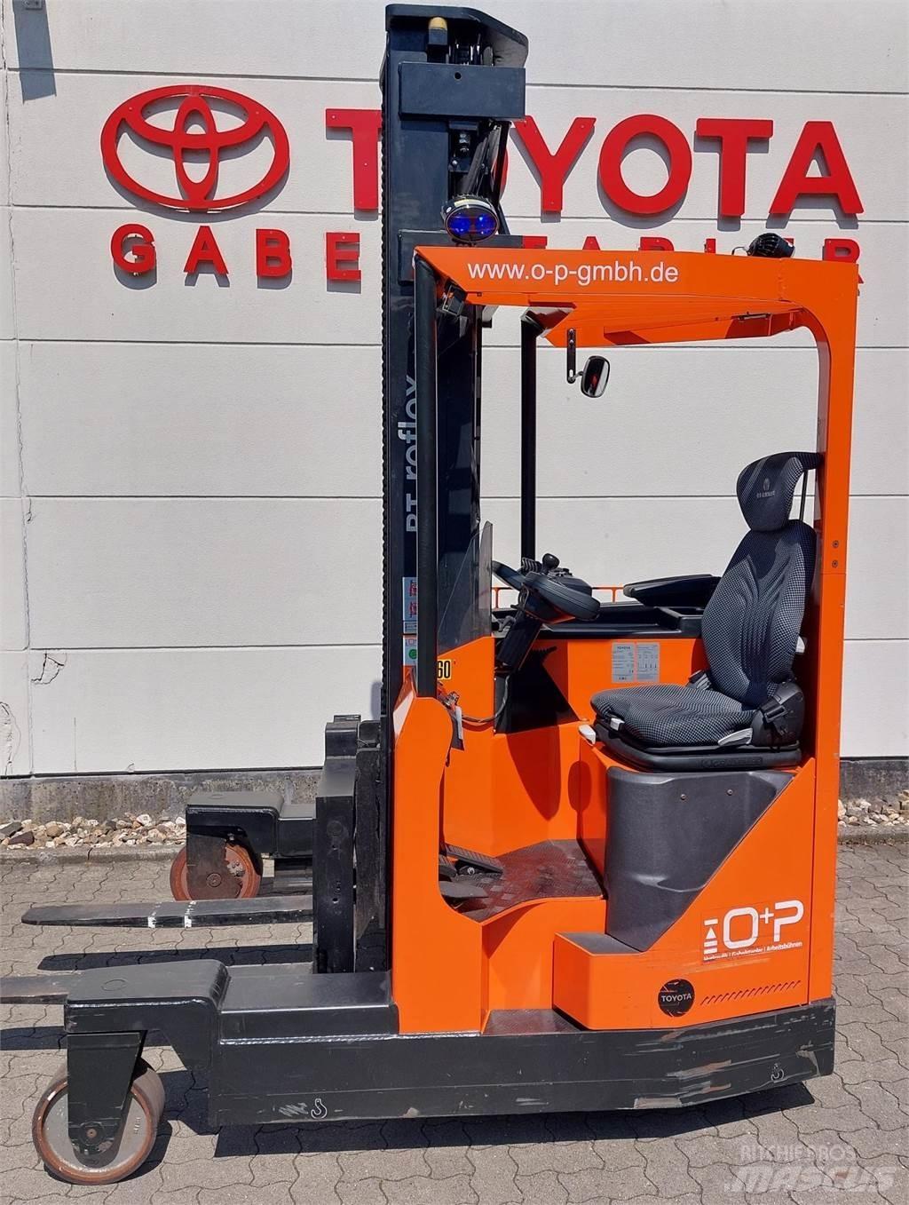 Toyota FRE270 4 yönlü reach truck