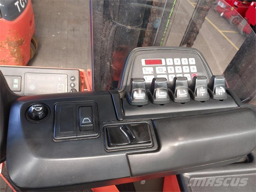 Toyota FRE270 4 yönlü reach truck