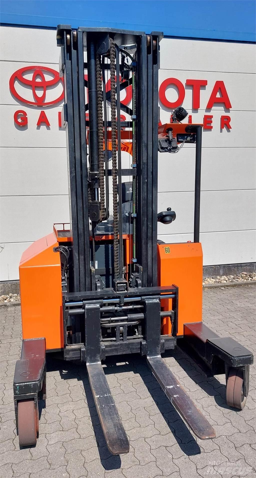 Toyota FRE270 4 yönlü reach truck