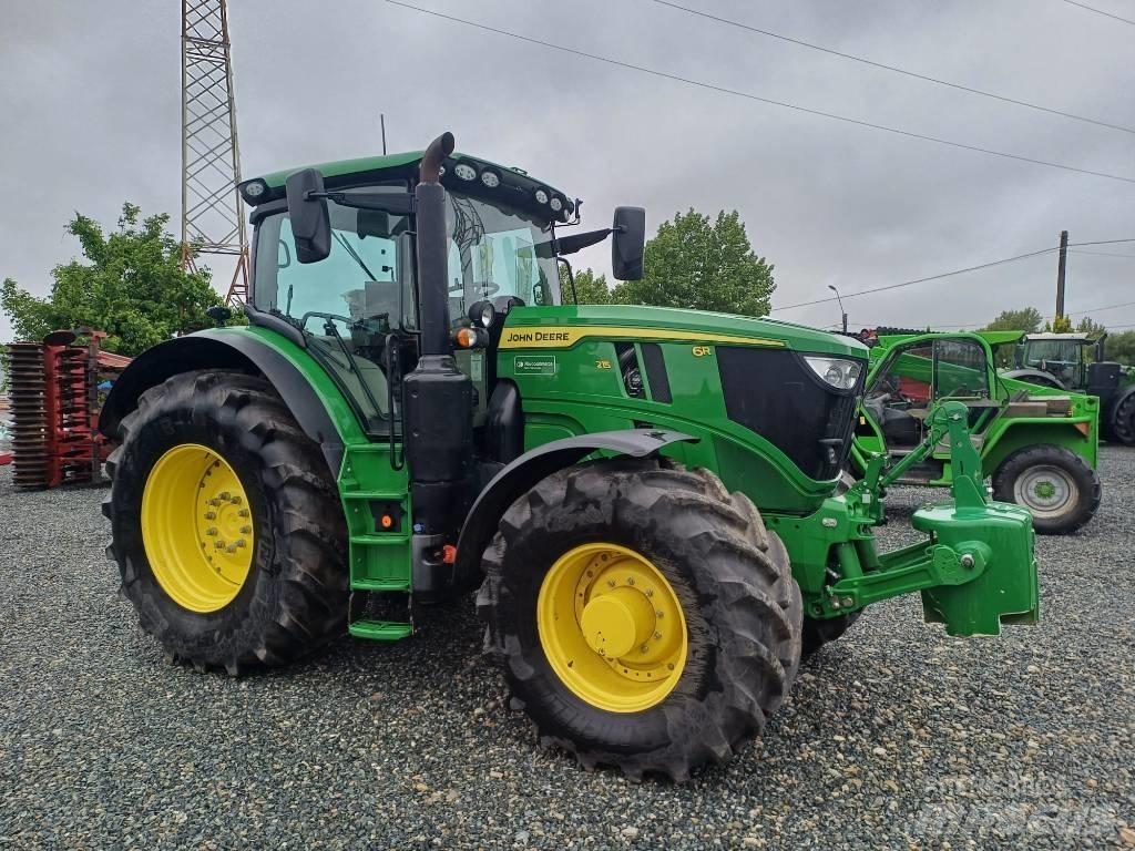 John Deere 6R 215 Traktörler