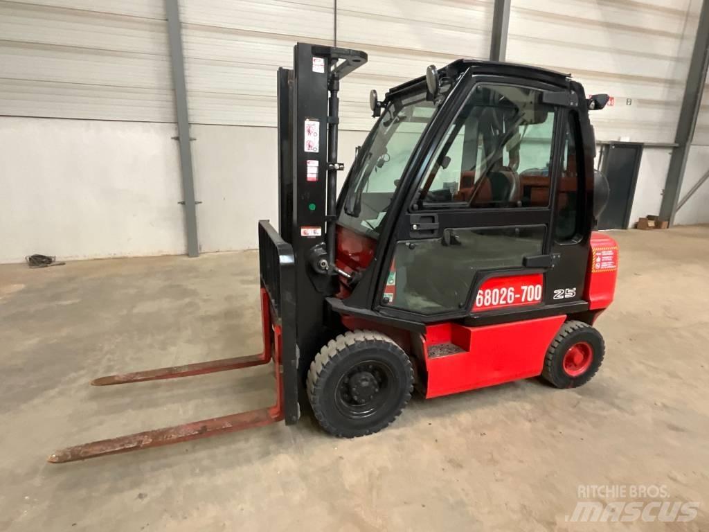 Nissan U1 D2 A 25 LQ LPG'li forkliftler