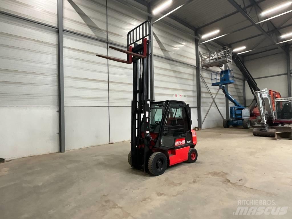 Nissan U1 D2 A 25 LQ LPG'li forkliftler