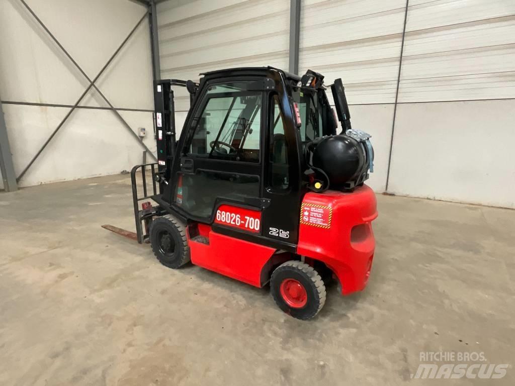 Nissan U1 D2 A 25 LQ LPG'li forkliftler