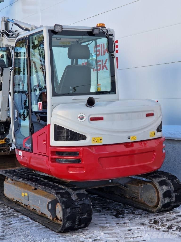 Takeuchi TB 250 Mini ekskavatörler, 7 tona dek