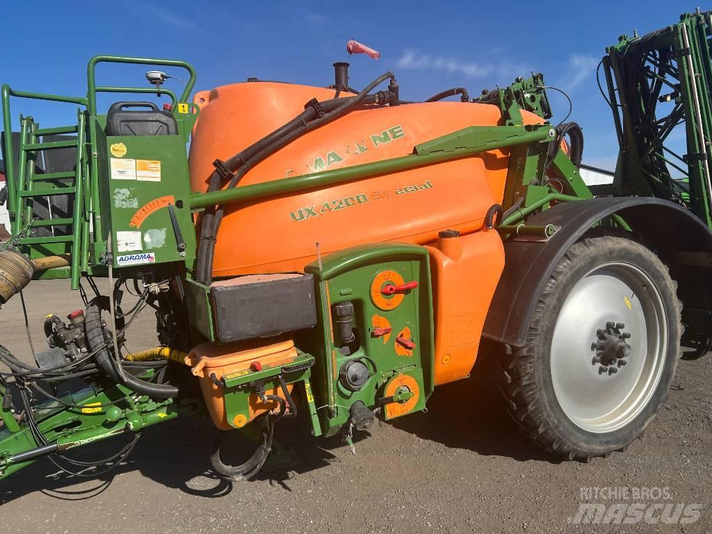 Amazone UX 4200 Çekilir pülverizatörler