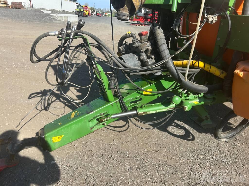 Amazone UX 4200 Çekilir pülverizatörler