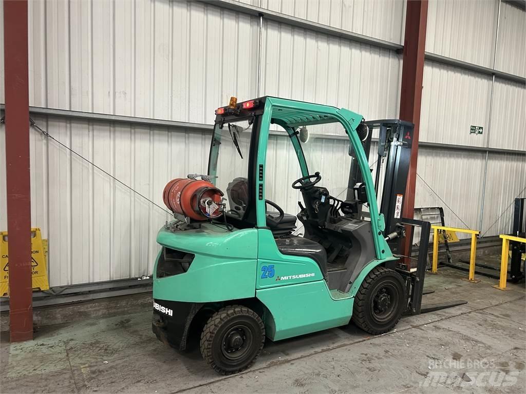 Mitsubishi FG25N LPG'li forkliftler