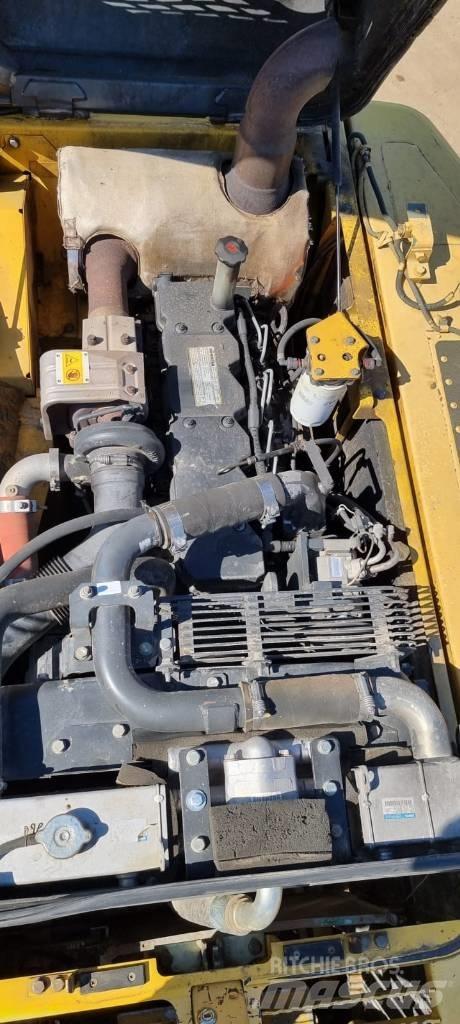 Komatsu PC 210-8 Paletli ekskavatörler