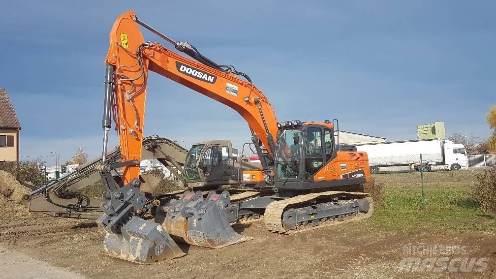 Doosan DX 225 Paletli ekskavatörler