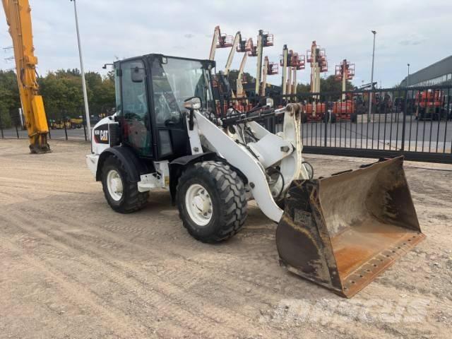 CAT 906 Tekerlekli yükleyiciler