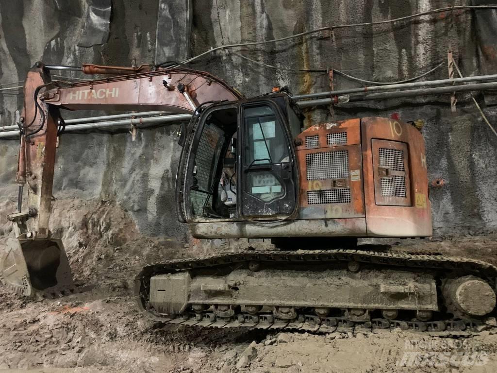 Hitachi ZX225US-5A Diger