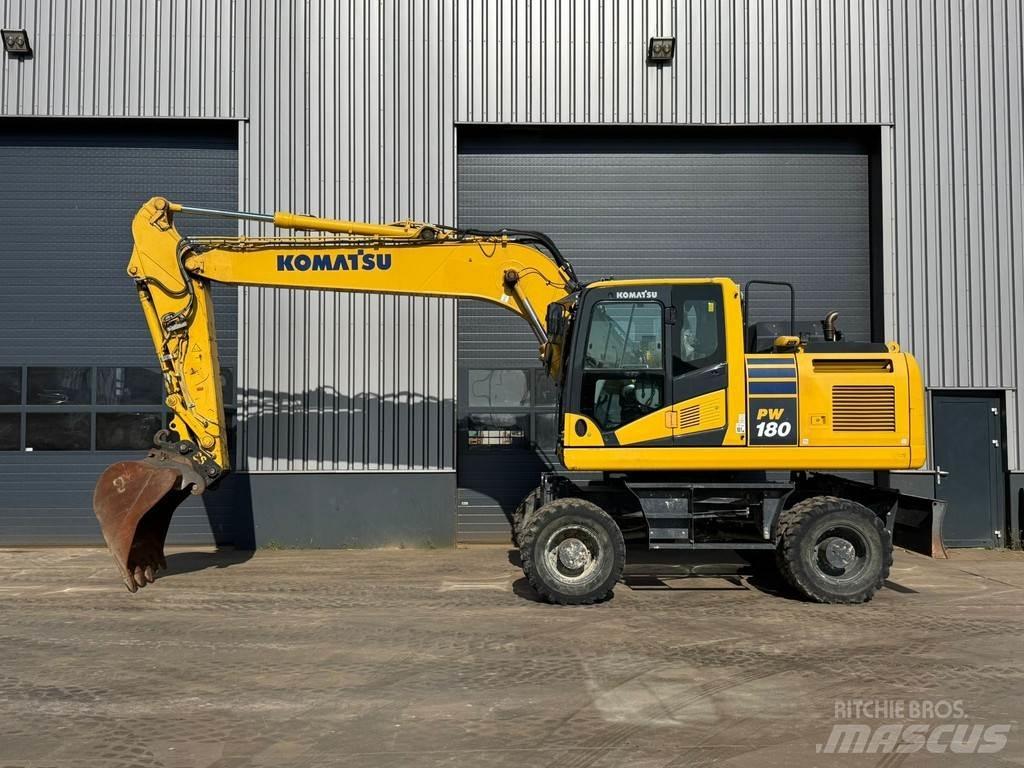 Komatsu PW180-11 Lastik tekerli ekskavatörler