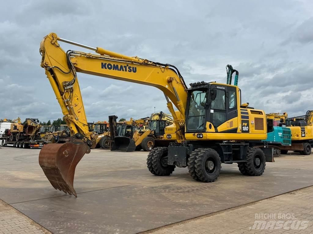 Komatsu PW180-11 Lastik tekerli ekskavatörler