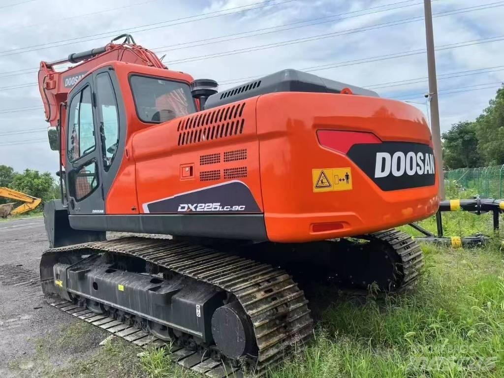 Doosan DX 225LC-9C Paletli ekskavatörler